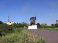 памятник раньше стоял у дворца Металлургов